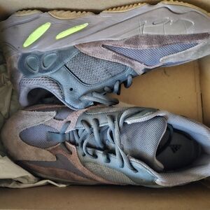 Yeezy Boost 700